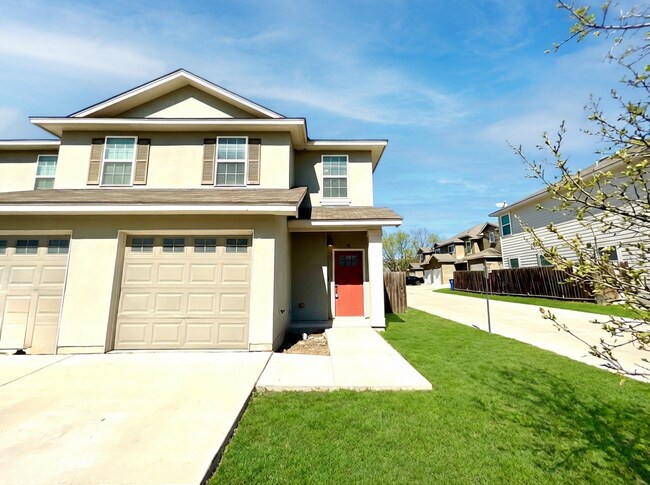 Foto del edificio - 3BR / 2.5BA Home | Fenced Backyard, Garage & Stainless Appliances!