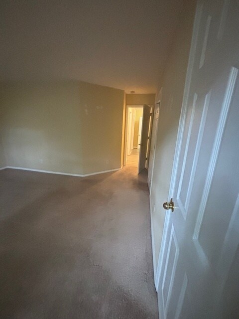 Foto del edificio - 633 Oakhurst Dr