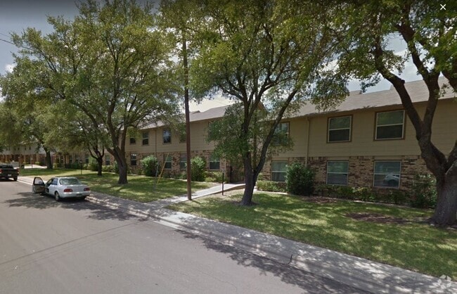 Outside the Complex - 2367 Jennifer Dr
