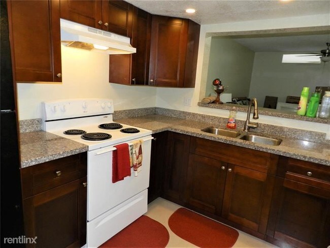 Foto del edificio - 5335 NW 10th Ct