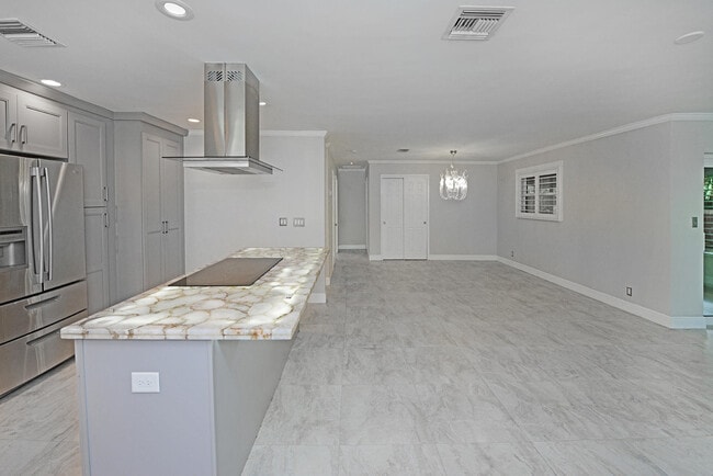 Building Photo - 3180 NW 6th Ave