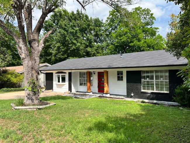 Building Photo - ~SOCO updated 3/2, plus Bonus Room in DESI...
