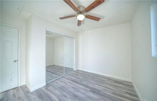 Building Photo - 17441 Queens Ln