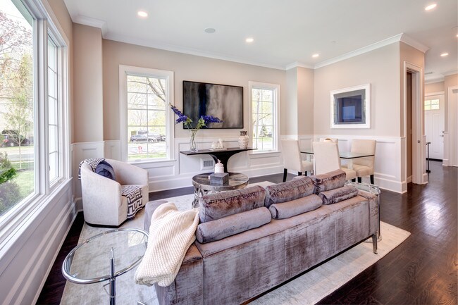 Building Photo - 102 W Midland Ave