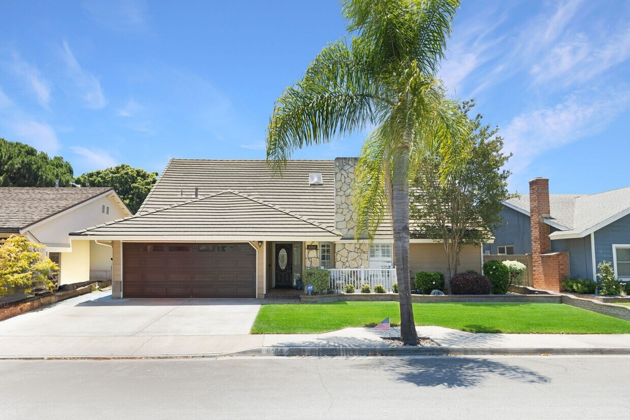 Foto principal - Modern Luxury in Cypress – 4BR Home with H...