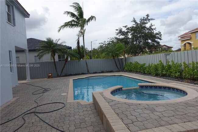 Foto del edificio - 18125 NW 89th Ct