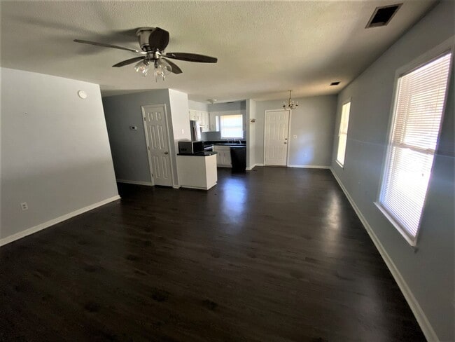 Foto del edificio - 205B Courtney Way