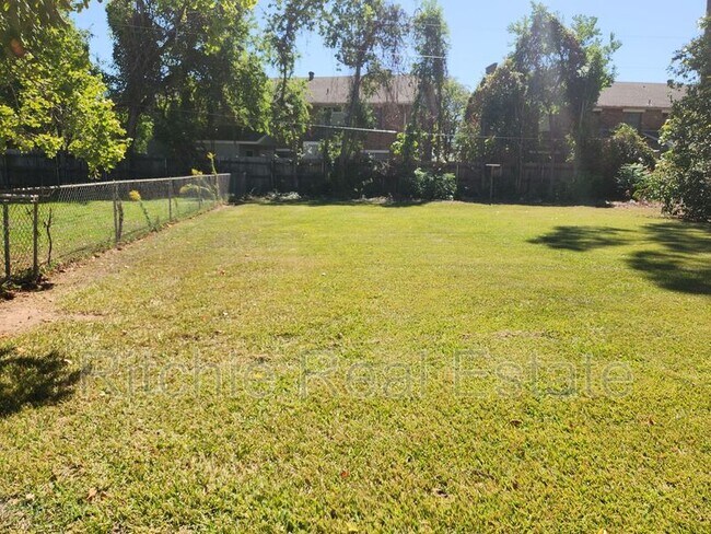 Foto del edificio - 5911 Benjamin St