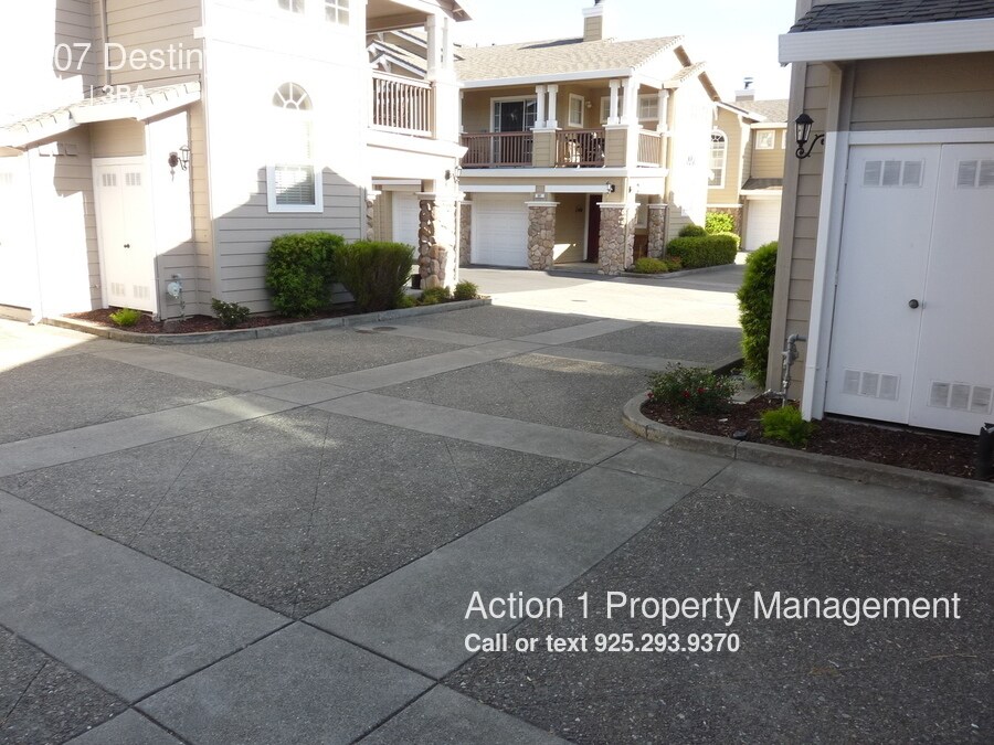 Primary Photo - 607 Destiny Ln