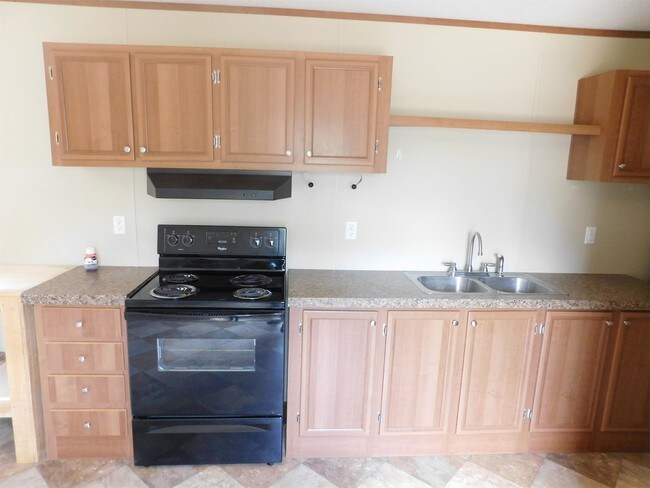 Building Photo - 4005 Hilltop Dr