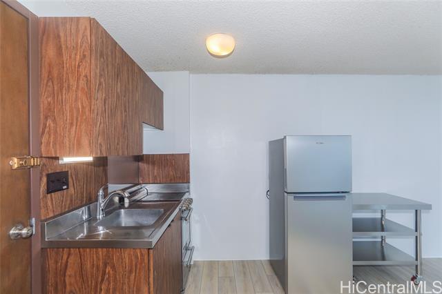 Building Photo - 1560 Kanunu St