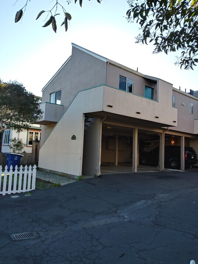 FACHADA DEL COMPLEJO/COCHERAS - 1220 2nd St