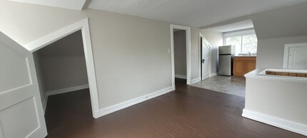 Building Photo - 2732 Kutztown Rd