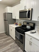 Building Photo - 100 Glenbrook Rd