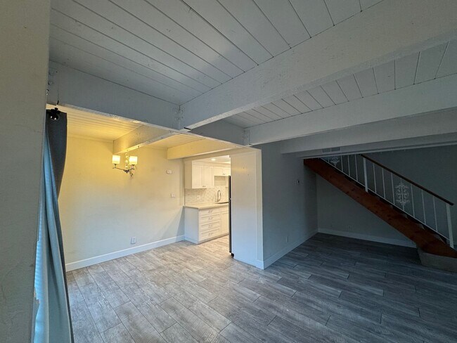 Building Photo - $500 OFF FIRST MONTH RENT!!! 2BD 1.5 BTH C...