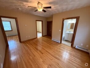 Building Photo - 132 Hall St