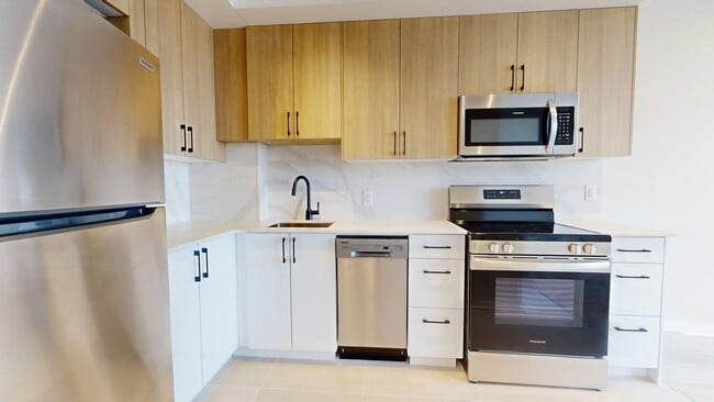 Interior Photo - 330 Metcalfe