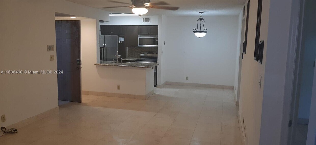 Foto principal - 2796 S University Dr