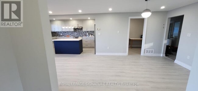 Photo du bâtiment - 80 Seabreeze Crescent