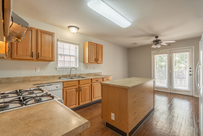 Building Photo - 4704 Loma Bonita Dr