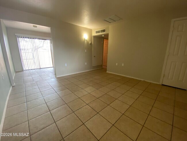 Foto del edificio - 350 N Silverbell Rd