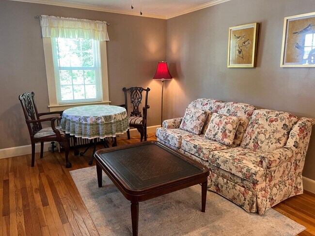 Foto del edificio - 28 Old Wolfeboro Rd