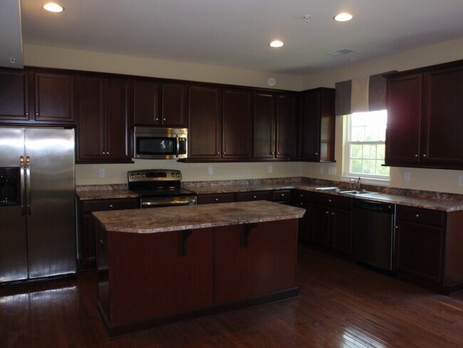 Foto del edificio - 325 Broadstone Dr