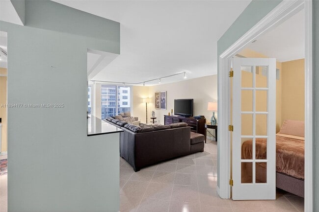 Foto del edificio - 2401 Collins Ave