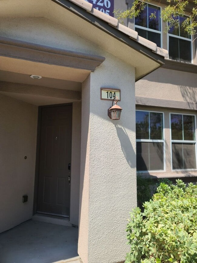 Building Photo - Summerlin