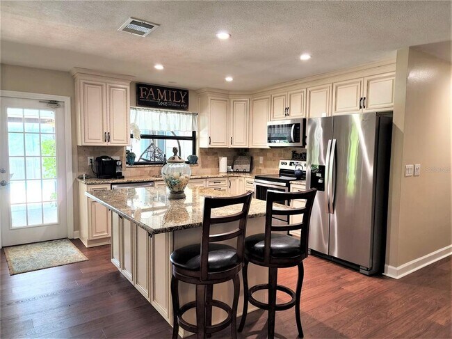 Foto del edificio - 3104 Clovewood Pl