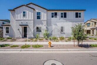 Building Photo - 2434 W Rowel Rd