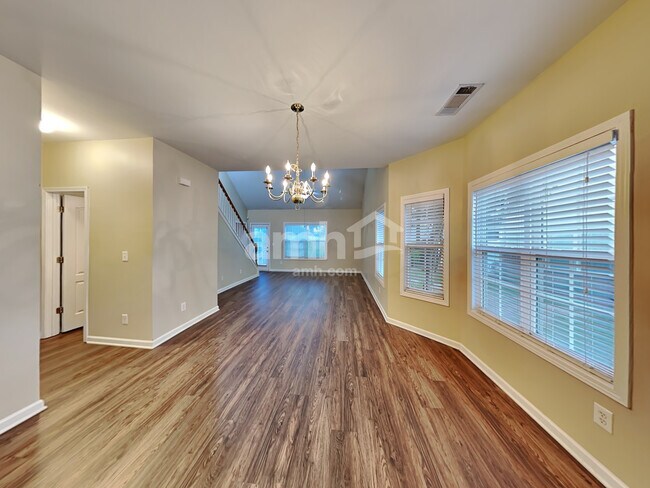 Building Photo - 2341 Suwanee Pointe Drive