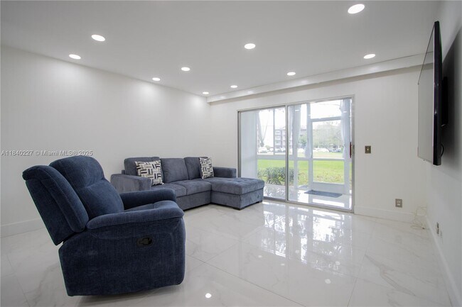 Foto del edificio - 12850 SW 4th Ct