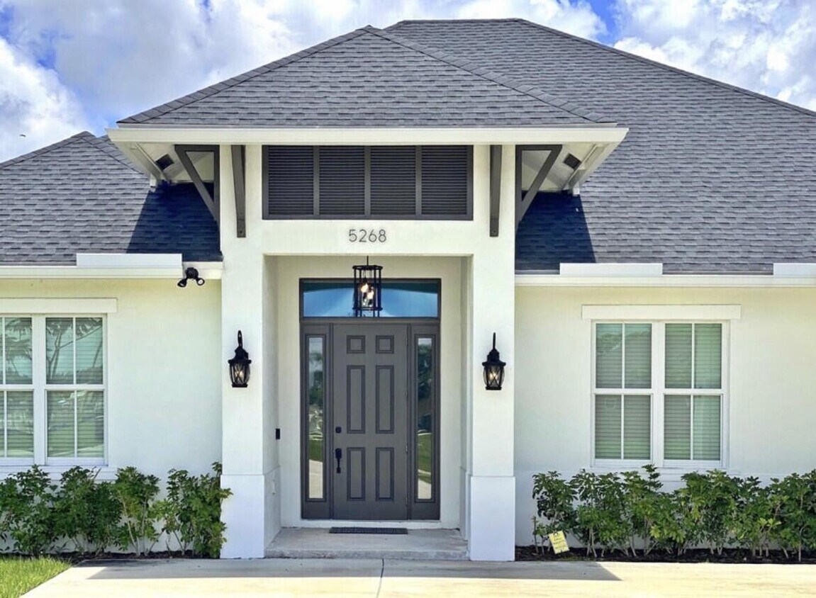 Foto principal - 5268 NW Gamma St