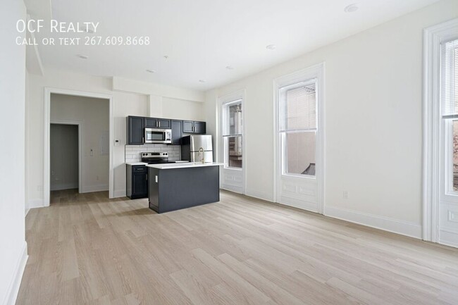 Building Photo - Modern Renovated Fairmount Two Bedroom Apa...