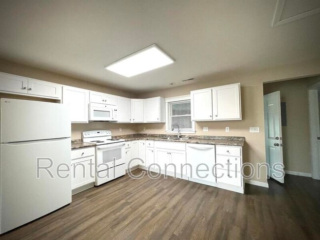 Building Photo - 810 S Bentley St