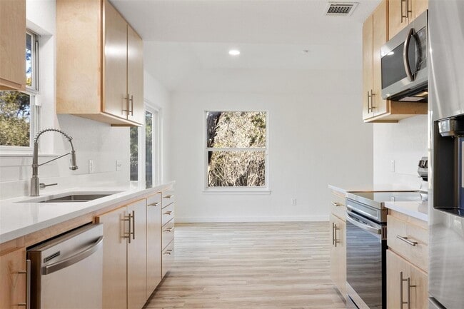 Building Photo - 85 Ridgewood Cir