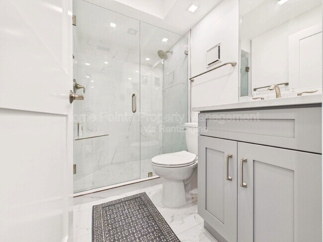 Foto del edificio - 25870 Hickory Blvd