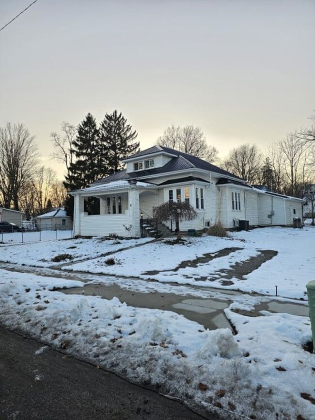 Foto del edificio - Updated 2 Bedroom (with flex/office space), 2.5 Bath Home with Attached Garage – $1,695/Month