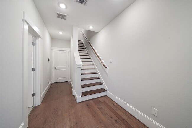 Foto del edificio - 1268 N Post Oak Rd