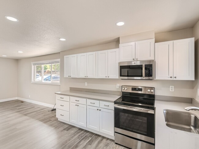Building Photo - Hale neighborhood duplex with a large pati...