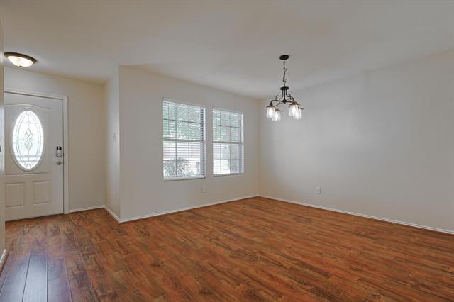 Foto del edificio - 8320 Seven Oaks Ln