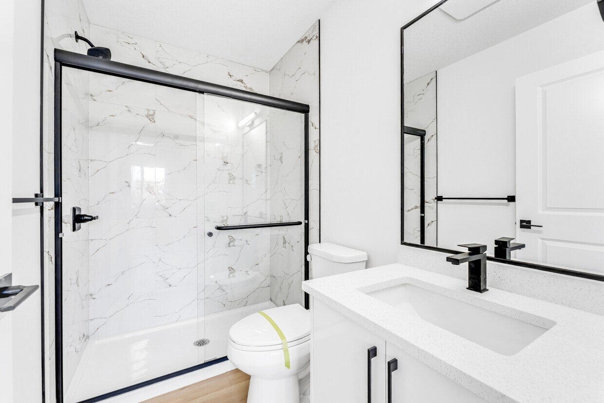 Photo du bâtiment - 10631-BS148 148 St NW