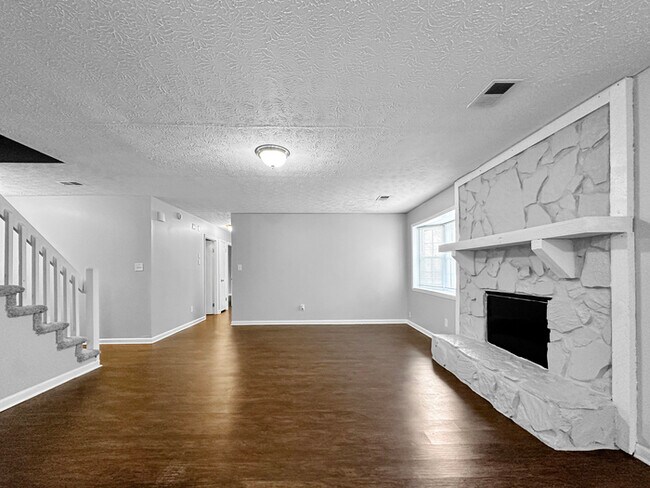 Foto del edificio - 9289 Forest Knoll Dr