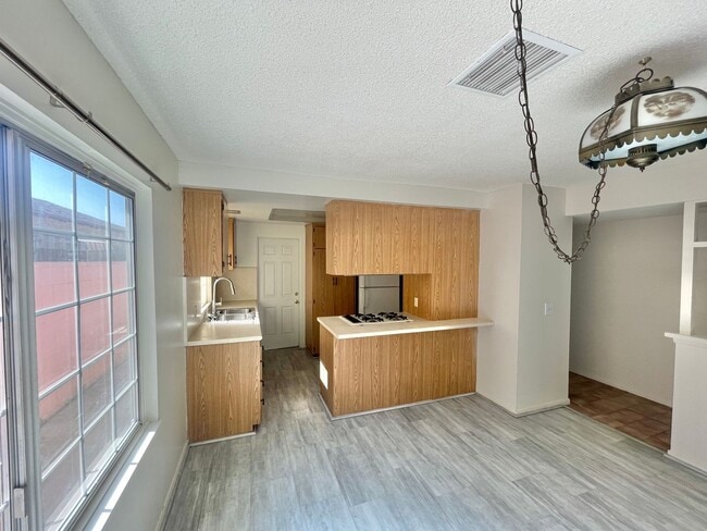 Foto del edificio - Spacious 3 Bed 2 Bath House w/ Central A/C...