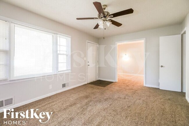 Foto del edificio - 5805 E 100th St