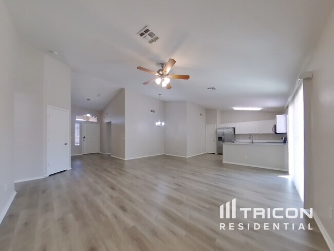 Foto del edificio - 13261 W Paradise Ln