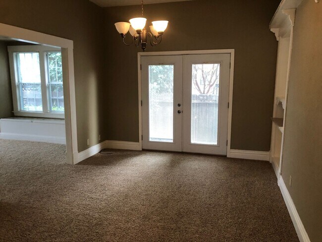 Building Photo - Beautiful Los Banos Rental