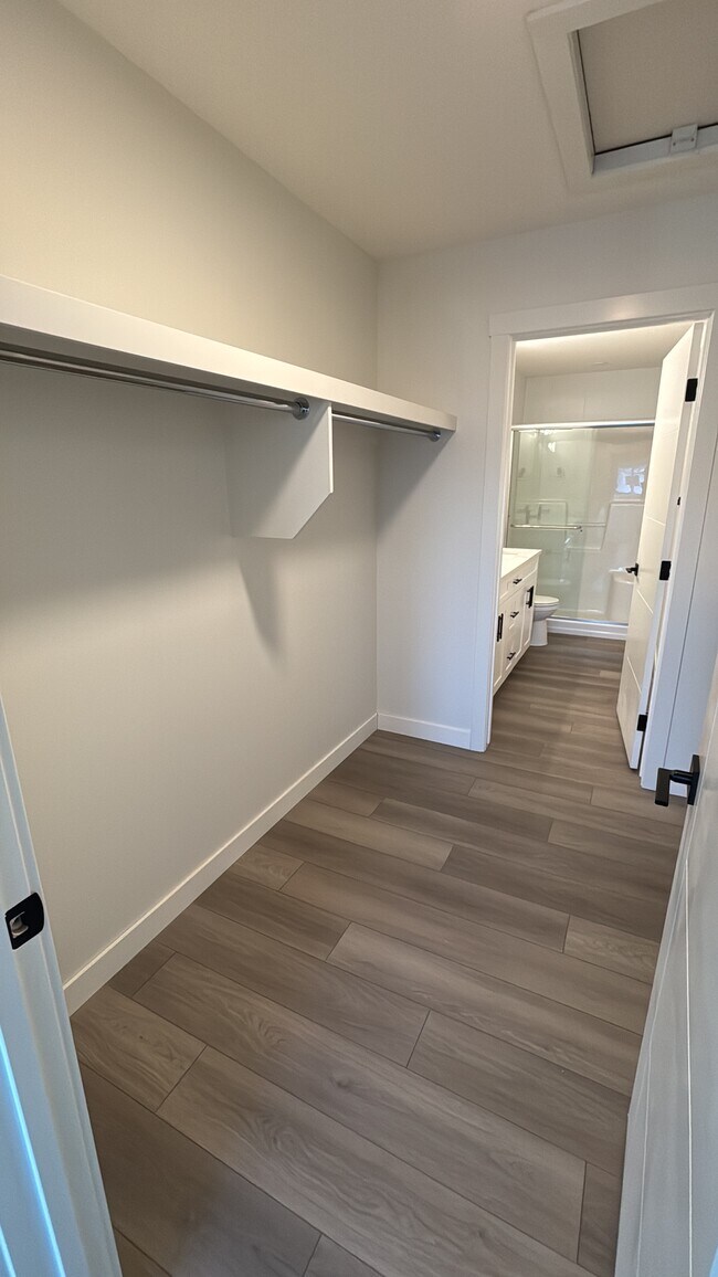 Building Photo - 11012 132 St NW