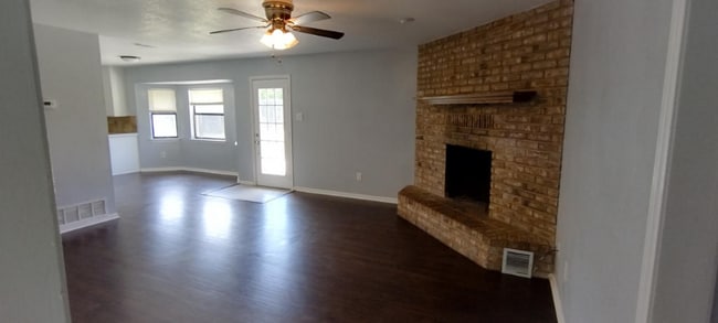 Building Photo - 2327 Tiffany Dr